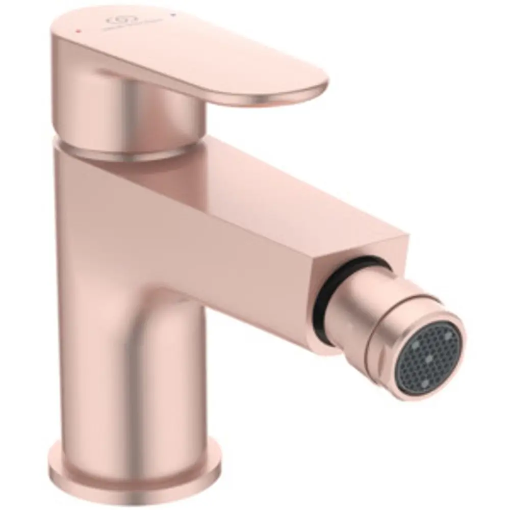 Bidetarmatur in Rosé von Ideal Standard mit einem schlichten, modernen Design und einem Push-Open-Ventil. Der Wasserhahn hat eine klare, geometrische Form.